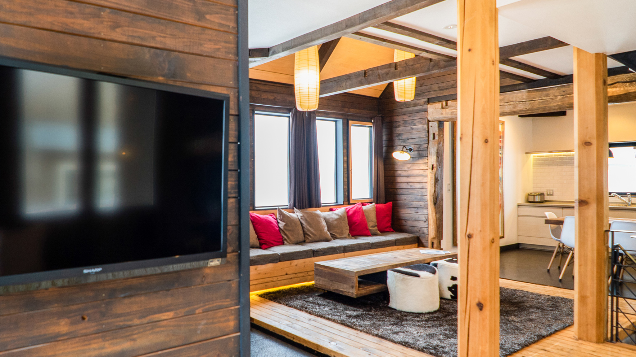 Momiji Lodge - Flat Screen Tv and Skylight Windows Momiji Lodge - Flat Screen Tv and Skylight Windows